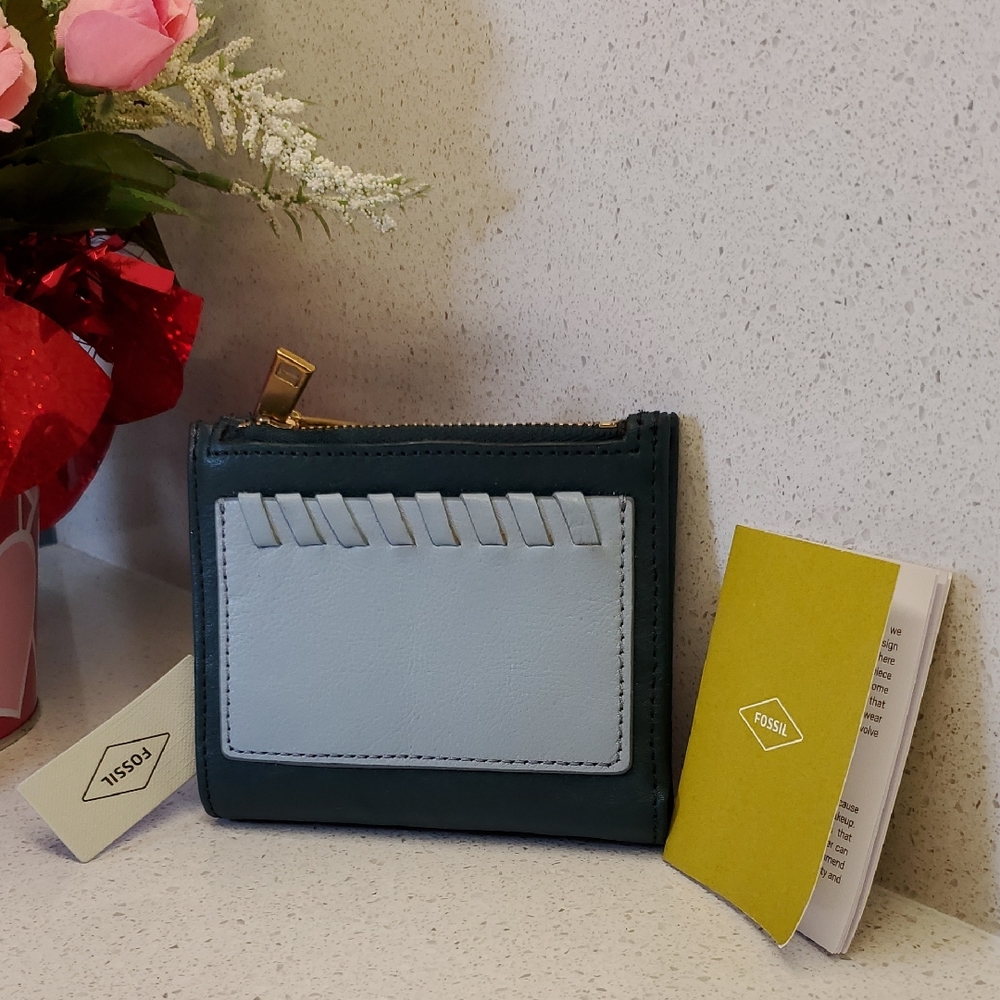 FOSSIL olive green and light blue wallet